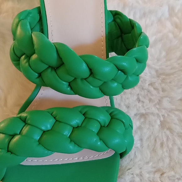 Green braided sandals with 3" block heels size NWOT w/ no brand mark Size 5.5 - Picture 2 of 7